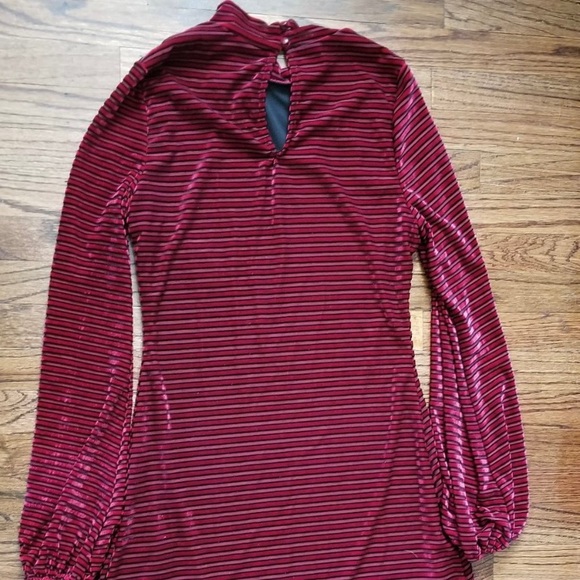 Lulu's Velvet Burgundy Red Dress With Balloon Sleeves NWT Small - Picture 5 of 10